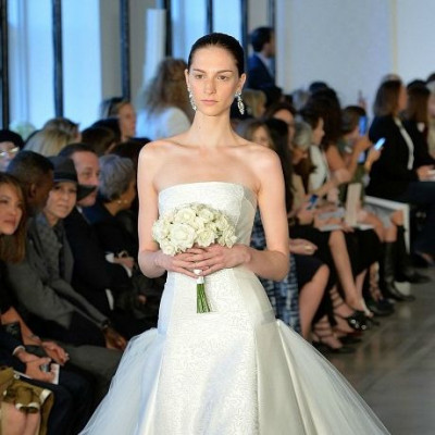 Το υπέροχο νυφικό πίσω από το οποίο κρύβονται 132 ώρες εργασίας!