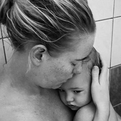 H τρυφερή αυτή φωτογραφία σαρώνει στο διαδίκτυο. Δείτε γιατί