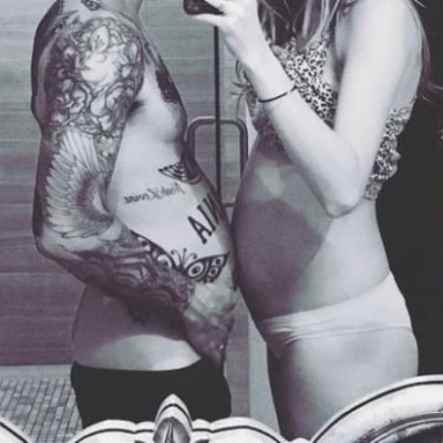 Διάσημο ζευγάρι: «Βρίσκομαι στην 20η εβδομάδα και επιτέλους το νιώθω να κλωτσάει!»