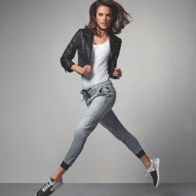 Η REPLAY παρουσιάζει το Hyperfree και δίνει νέα διάσταση στο active denim!