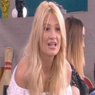 Φαίη Σκορδά: «Χτύπησε» μόνη της tattoo τα αρχικά των παιδιών της! (βίντεο)