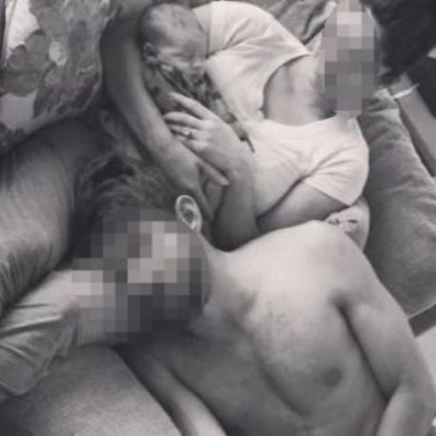 Στην αγκαλιά της γυναίκας του παρέα με τον νεογέννητο γιο του κοιμάται ο γνωστός μπαμπάς!