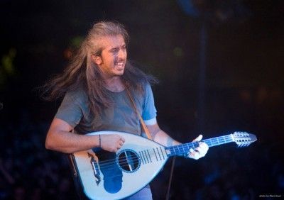 Ο Γιάννης Χαρούλης για τρεις συναυλίες στο Θέατρο Πέτρας