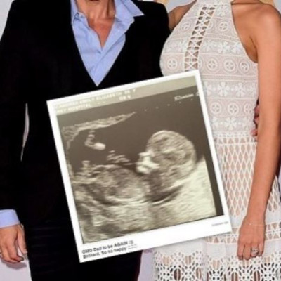 Πριν μερικές ώρες ανακοίνωσε με τον υπέρηχο της γυναίκας του ότι θα γίνει για τέταρτη φορά