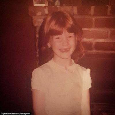 Το κοριτσάκι της φωτογραφίας είναι τώρα μία όμορφη ηθοποιός! Την αναγνωρίζετε;