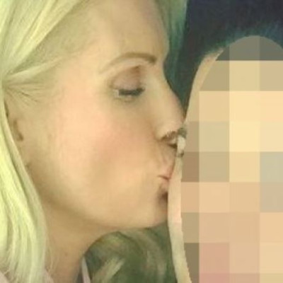 Αυτός είναι ο άνδρας που φιλά τρυφερά η Ελένη Μενεγάκη!