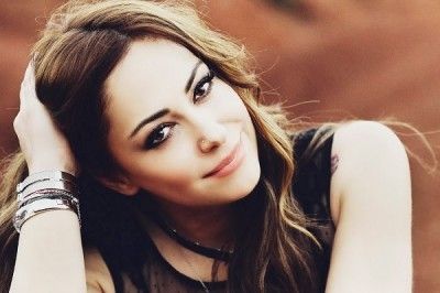 Καλοκαίρι, αγκαλιά μου...: Η Μελίνα Ασλανίδου στο Βεάκειο Θέατρο