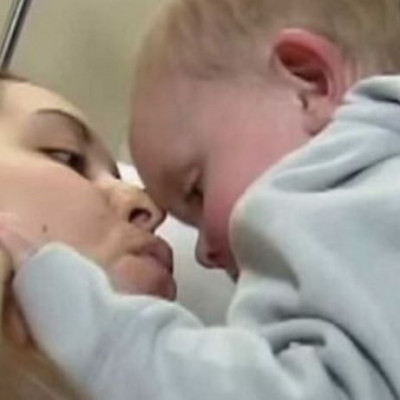 Η θυσία μιας μάνας που θα φέρει δάκρυα στα μάτια σας! (βίντεο)