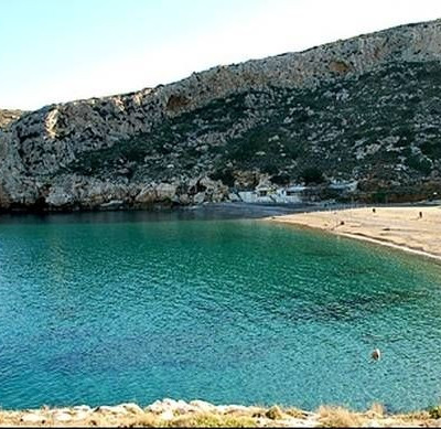 Αυτές είναι οι κατάλληλες, οι ακατάλληλες και οι άκρως επικίνδυνες παραλίες της Αττικής