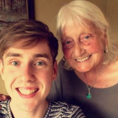 Η γιαγιά που έγινε viral: Αυτή η αναζήτηση στο Google είναι ό,τι καλύτερο έχεις δει ποτέ