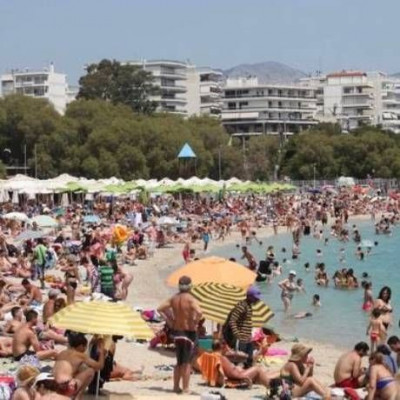 LIVE Κυριακή στην παραλία: Το Newsbomb.gr πάει για… μπάνιο