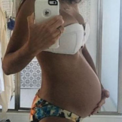 Selfie με φουσκωμένη κοιλίτσα η…