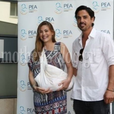 Δέσποινα Καμπούρη: Η έξοδος από το μαιευτήριο με τη δεύτερη κόρη της (βίντεο)