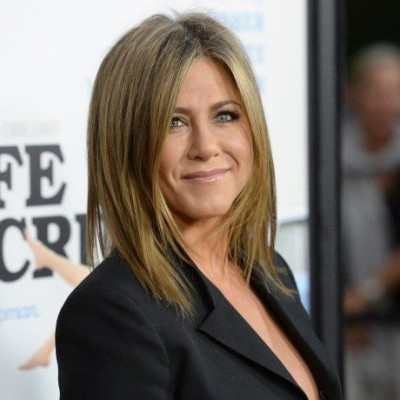 Οι νέες φωτογραφίες με το κορμί της Jennifer Aniston μας έχουν προβληματίσει υπερβολικά