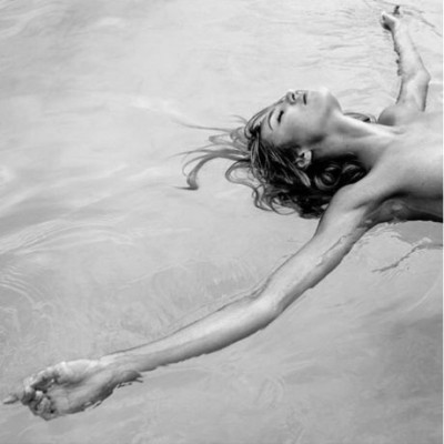 Η Candice Swenapoel είναι η πιο γλυκιά έγκυος: Η κοιλίτσα της έχει μεγαλώσει πολύ!