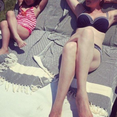 H star διανύει τον τρίτο μήνα της εγκυμοσύνης της και ποζάρει με σέξι μπικίνι