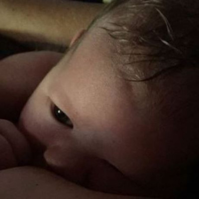 Διάσημη τραγουδίστρια έγινε μαμά χωρίς να το πάρει κανείς είδηση