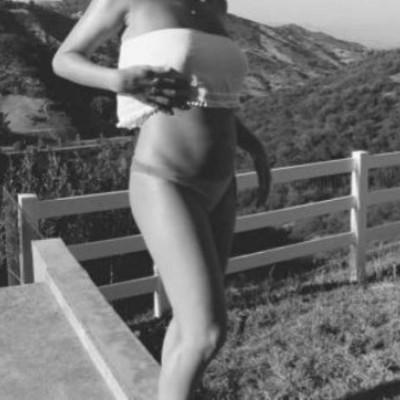 Για πρώτη φορά μαμά και δηλώνει ερωτευμένη με το μικρό πλασματάκι που έχει στην κοιλιά της