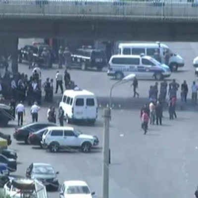 «Θρίλερ» στην Αρμενία: Ένοπλοι κρατούν ομήρους σε αστυνομικό τμήμα - Νεκροί και τραυματίες