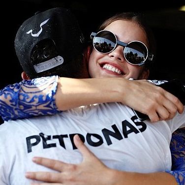 Οι φήμες ήταν τελικά αληθινές: Οι δύο stars είναι ζευγάρι