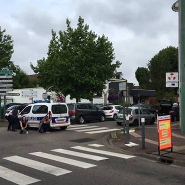 Επίθεση Γαλλία: Ομηρία σε εκκλησία της Νορμανδίας από άνδρες οπλισμένους με μαχαίρια