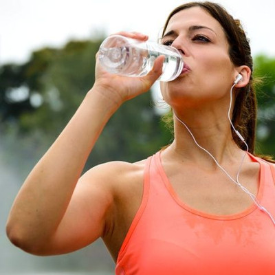 Αφυδάτωση: Πώς θα υπολογίσετε πόσο νερό χρειάζεστε