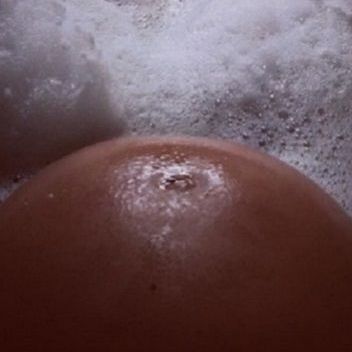 Διάσημη μέλλουσα μαμά μας χαρίζει κοντινό... της κοιλιάς της!