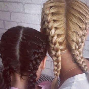 Ίδιο χτένισμα μαμά και κόρη!