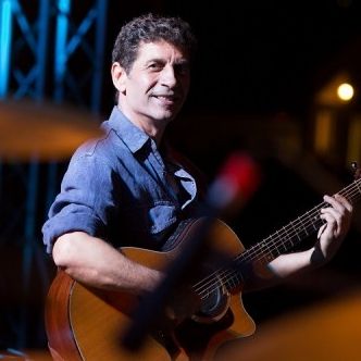 Ο Σωκράτης Μάλαμας live στο Παλαιό Ελαιουργείο Ελευσίνας