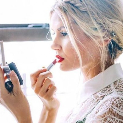 Το κραγιόν σου έλιωσε ή έσπασε από τη ζέστη; Έχουμε τις 2 λύσεις SOS για να μην το πετάξεις!