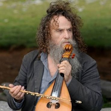 Συναυλία με τον Ψαραντώνη στο Εργοστάσιο Τεχνών Σαντορίνης