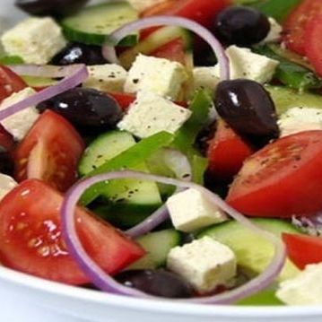 H χωριάτικη σαλάτα ...υπερπαραγωγή!