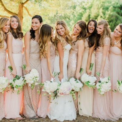 Ο λόγος που οι παράνυμφες φορούν ιδιο χρώμα φόρεμα στους γάμους θα σε αφήσει άφωνη