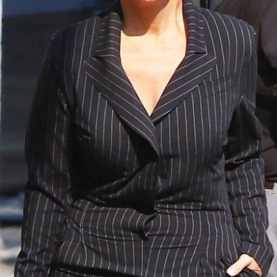 Μήπως να αλλάξει ρούχα; Η star έβαλε κιλάκια και αυτό... φαίνεται