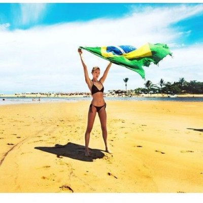 Αυτή είναι η πιο τρυφερή φωτογραφία της ημέρας και ανήκει στην Candice Swanepoel