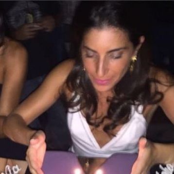 Ελληνίδα δημοσιογράφος γιόρτασε τα γενέθλια της κόρης της