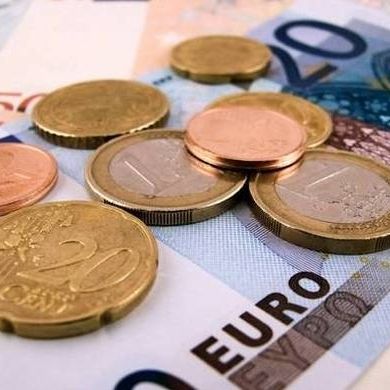 ΟΑΕΔ: Είστε άνεργος; Δείτε πώς θα πάρετε 5.500 ευρώ