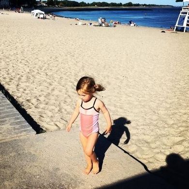 Διάσημο ζευγάρι απολαμβάνει τις τελευταίες μέρες των διακοπών μαζί με την κόρη του (εικόνες)