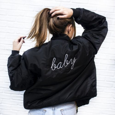 DIY: Πώς θα φτιάξεις το δικό σου bomber jacket με το όνομά σου!