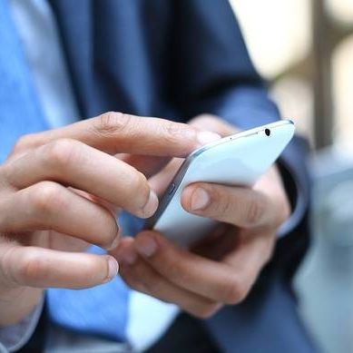 Πώς να καταλάβεις εάν το κινητό σου παρακολουθείται -Αυτά είναι τα επτά «σημάδια»