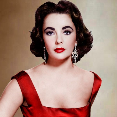Η Elizabeth Taylor παραδίδει μαθήματα μακιγιάζ: Δες το σπάνιο βίντεο με το θρυλικό icon!
