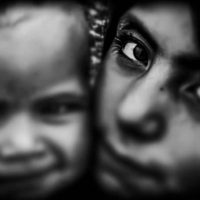 Τα πρόσωπα του Δημήτρη Μεσσήνη μιλάνε με το βλέμμα στο Τελλόγλειο Ίδρυμα