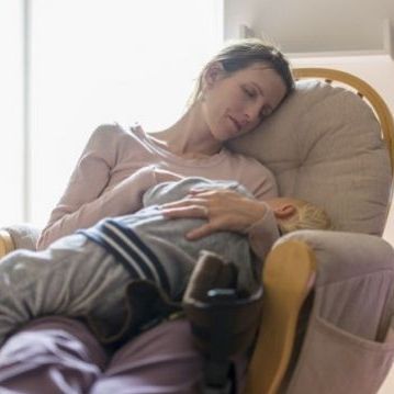 «Είστε ευτυχισμένη ως μαμά που μένει στο σπίτι; Μάλλον λέτε ψέματα»