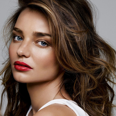 Μας είχε λείψει! Η παραμυθένια εμφάνιση της Miranda Kerr που μας θύμισε πως είναι style icon