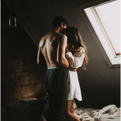 6 εντελώς αηδιαστικά πράγματα που όλες κάνουμε και... ερεθίζουν έναν άντρα