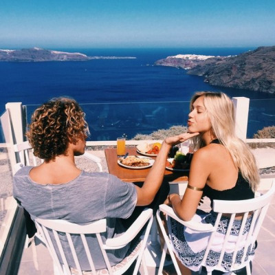 Και όμως ξέρω πως εμείς οι δύο δε θα είμαστε ποτέ πραγματικά μαζί