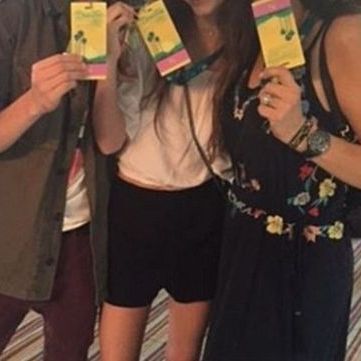 Πασίγνωστο ζευγάρι διασκέδασε με τα παιδιά του σε συναυλία!