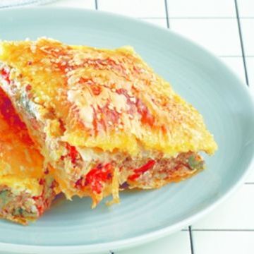 Κιμαδόπιτα με λαχανικά και... ό,τι τυρί έχετε στο ψυγείο!