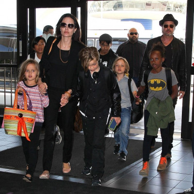 Ο Brad Pitt και η Angelina Jolie ξεπουλάνε την περιουσία τους