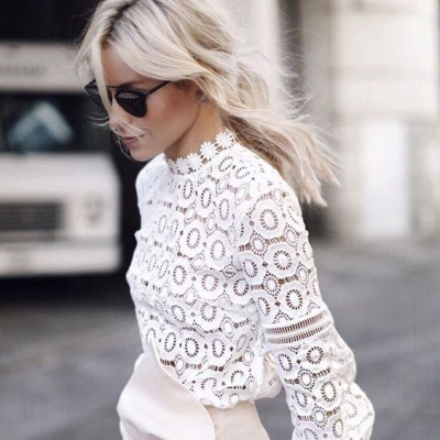 Λεκές από make-up, κραγιόν ή μάσκαρα; Δες πώς θα τους ξεφορτωθείς σε χρόνο dt...